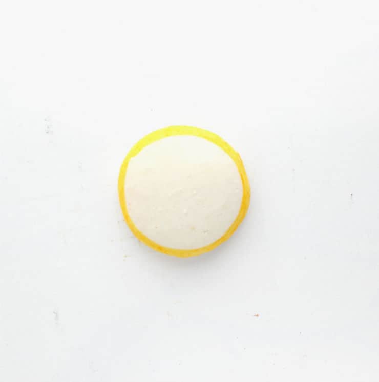DIY lemon macarons