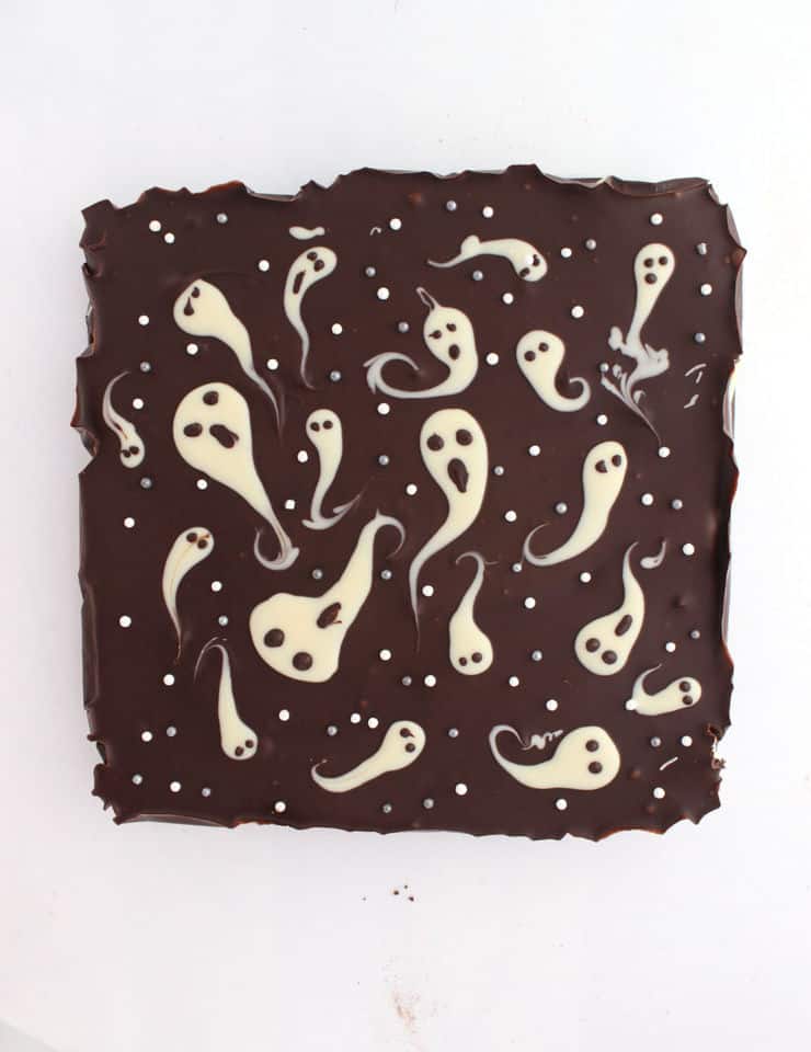 This ghastly candy bark is so quick and easy it makes a perfect last-minutes Halloween treat! | The Simple, Sweet Life