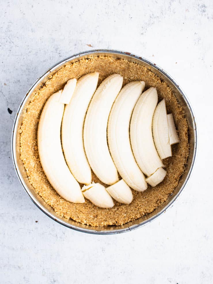 Chilled graham cracker crust lined with bananas sliced lengthwise.